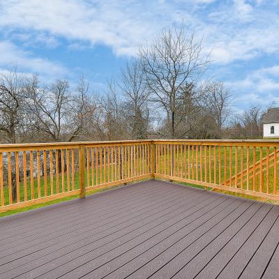 4089 Clairmont Deck